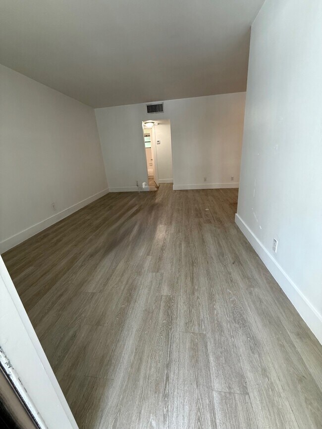 Foto del edificio - 512 Bayshore Dr