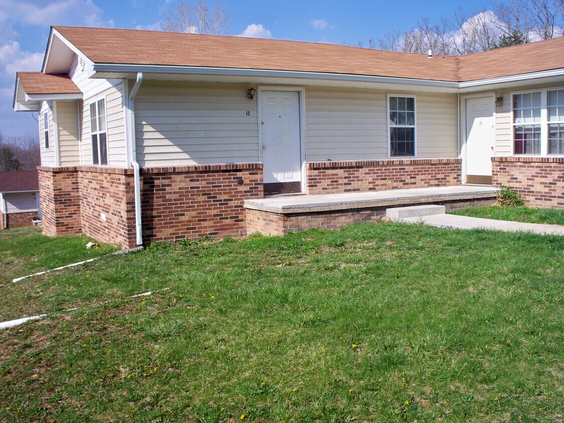 Primary Photo - 1 bedroom Duplex apartment for rent in Bra...