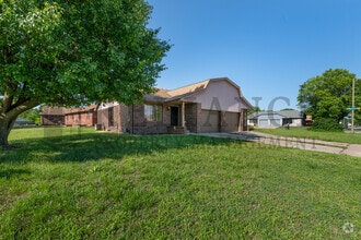 Building Photo - 6903 W O'Neil St
