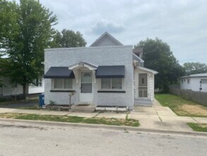 Building Photo - 1906 N Hickory St