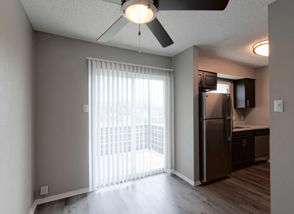 Photo - 531 Bedford Rd (Bedford, TX)