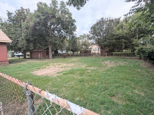 Foto del edificio - NOW AVAILABLE!  3 Bed, 1 Bath on Arkansas ...