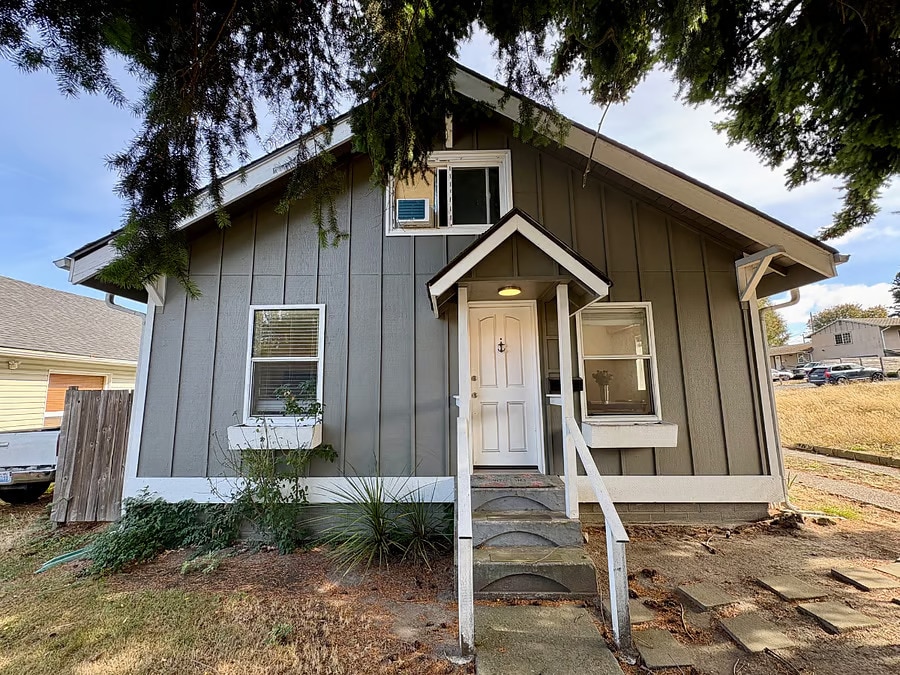 Primary Photo - 4755 N Pearl St