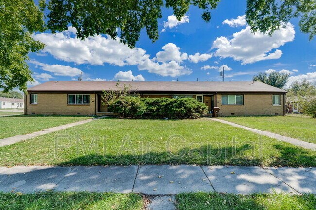 Foto del edificio - 638 S Woodlawn Blvd