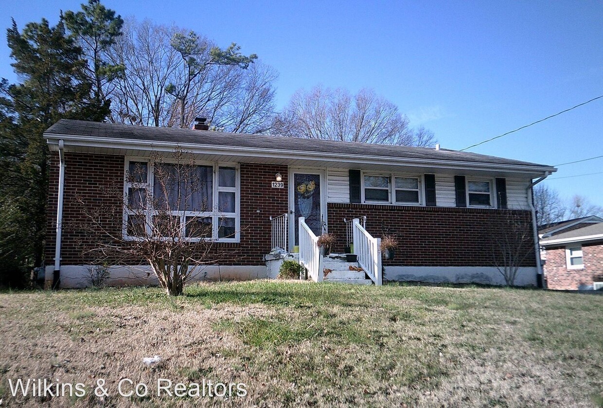 Foto principal - 3 br, 1 bath House - 1239 Westover Dr