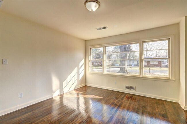 Foto del edificio - 951 Sherwood Cir