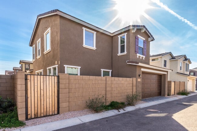 Foto del edificio - Exquisite 4 bd/2.5 bath home in Albany Village