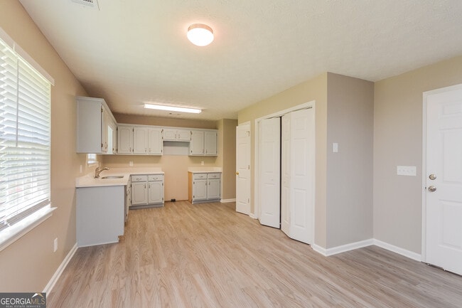Building Photo - 235 Cypress Dr