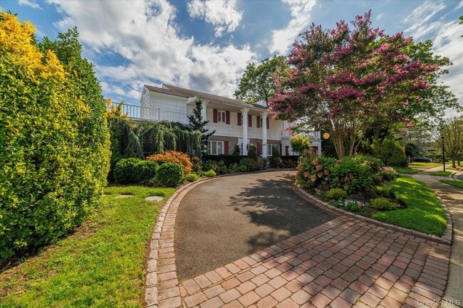 Foto del edificio - 229 Willard Dr