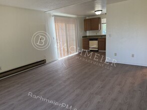 Building Photo - 912 SE Hailey Ave