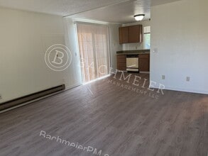 Building Photo - 912 SE Hailey Ave