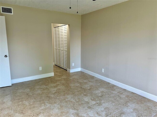 Foto del edificio - 8205 Sun Spring Cir