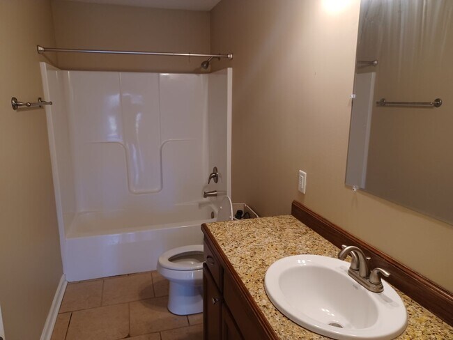 Foto del edificio - 128 Herman Ln