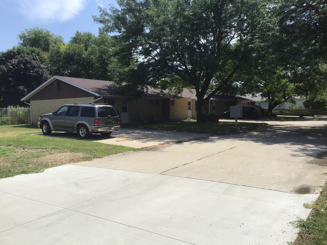 Foto principal - 604 1st Ave N