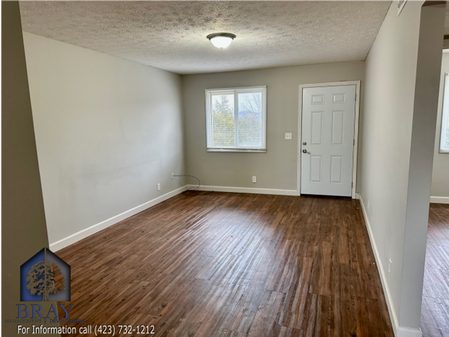 Building Photo - One-Level Living in a tree lined community
