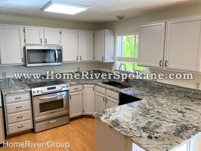 Foto del edificio - 5 br, 3 bath House - 5627 W. Charlene Ct.