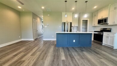 Building Photo - 700 Ebenezer Ln