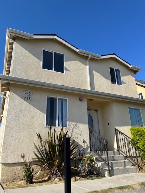 Foto principal - 243 E 87th Pl