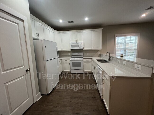 Foto del edificio - 1715 West Avalon Circle