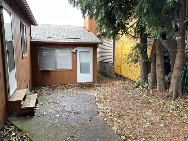 Building Photo - 4223 SE 30th Ave