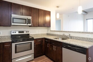 2BR,  2BA - 885 SF - 1111 Light Street