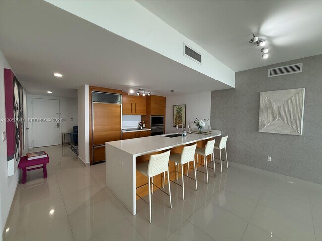 Foto del edificio - 475 Brickell Ave