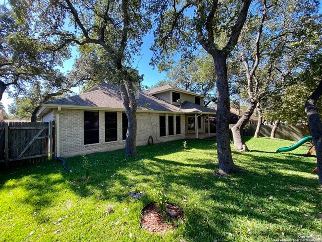 Foto del edificio - 8911 Shady Leaf