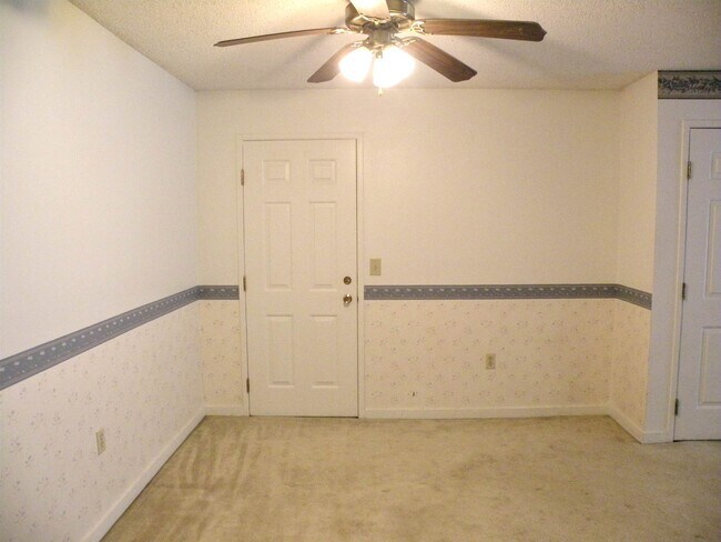 Building Photo - 8 Northbrook Dr