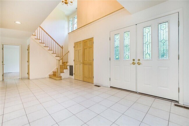 Building Photo - 8 Beechtree Dr