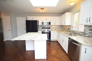 Building Photo - 310 Judson St