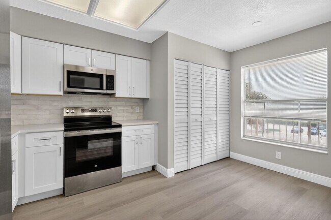 Foto del edificio - 14527 Bonaire Blvd