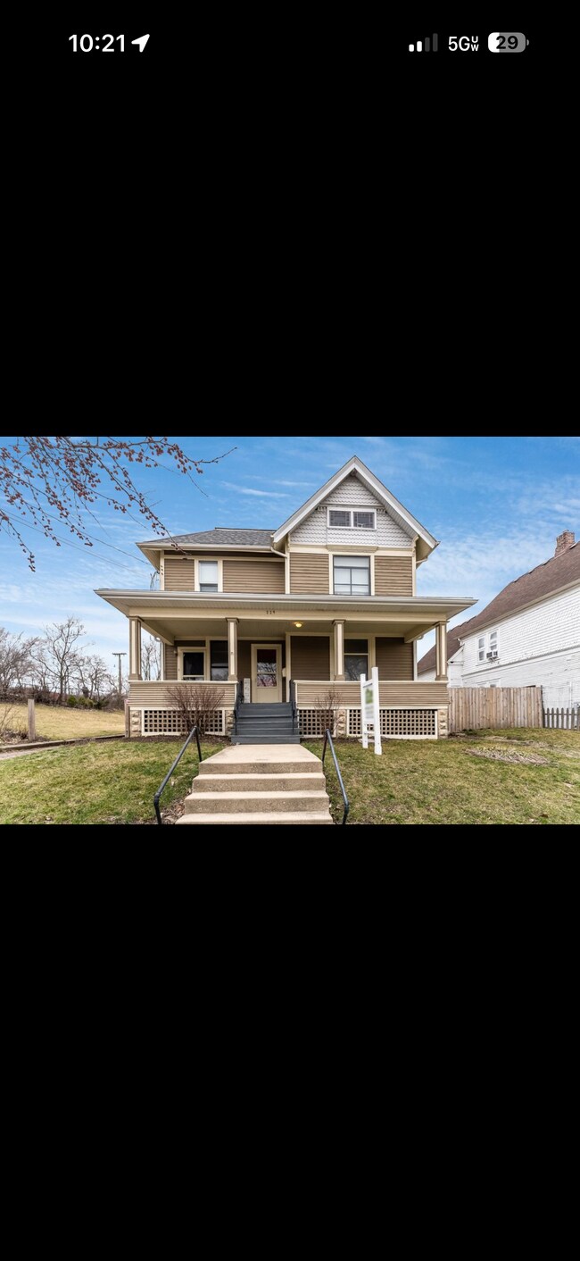 Building Photo - 229 W Downer Pl