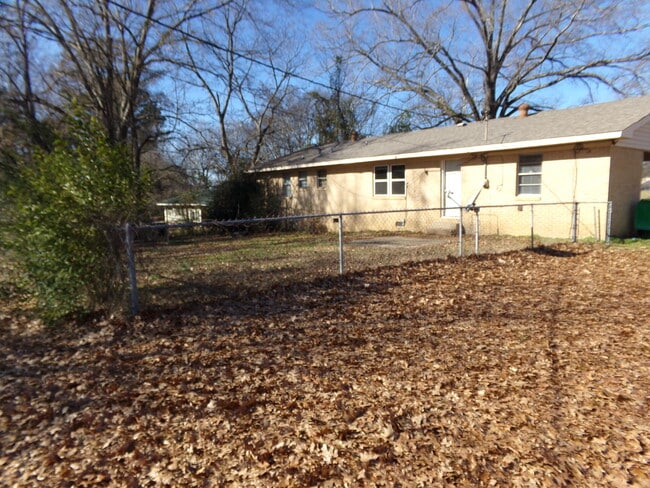 Photo - 221 Maple St House