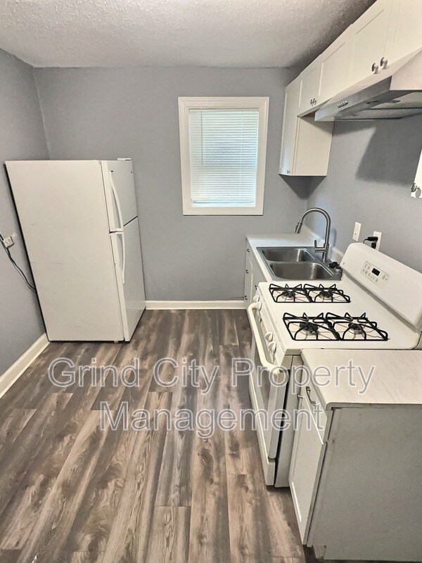 Foto del edificio - 3042 McAdoo Ave
