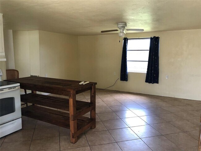 Foto del edificio - 1395 Sharlo Ln