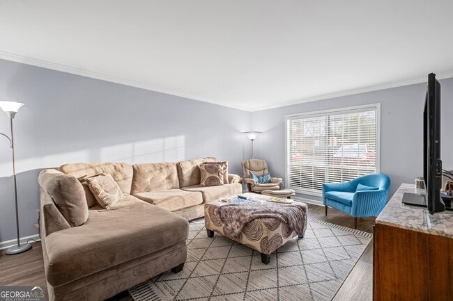 Building Photo - 6851 Roswell Rd