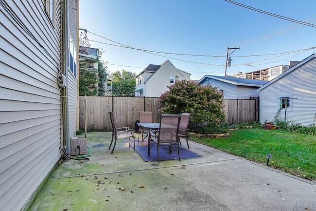 Foto del edificio - 1506 W Thome Ave