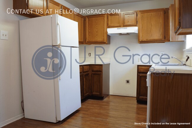 Foto del edificio - 5843 Shadydell Dr