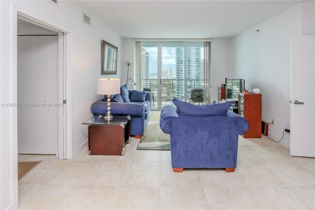 Foto del edificio - 335 S Biscayne Blvd