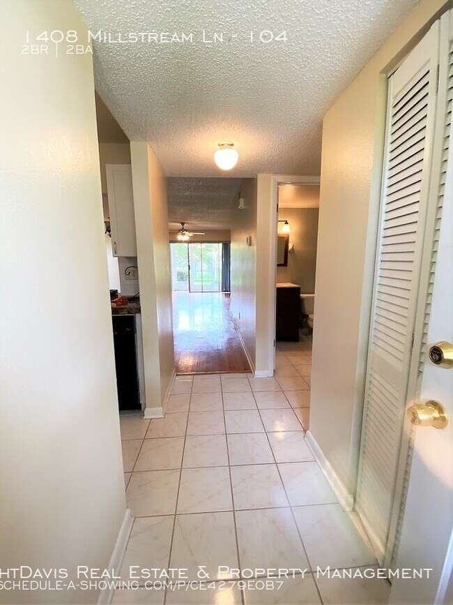 Foto del edificio - Lake Tiffany of Dunedin Offers 2/2!