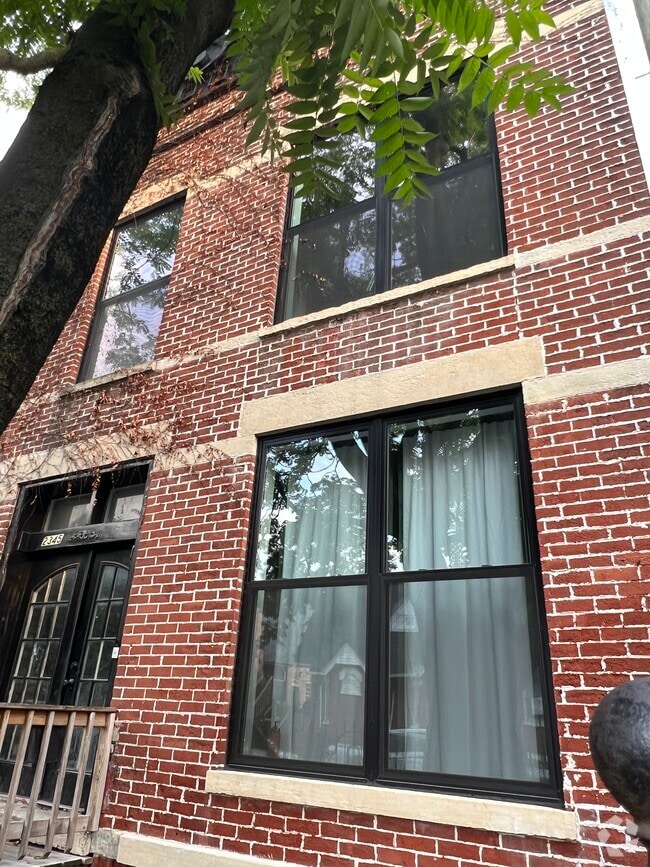 TriTaylor Apartments for Rent Chicago, IL 2 Rentals