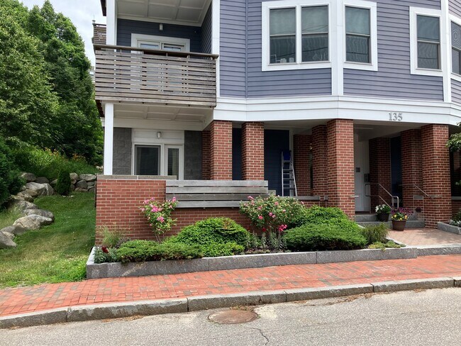 Foto del edificio - 135 Sheridan St
