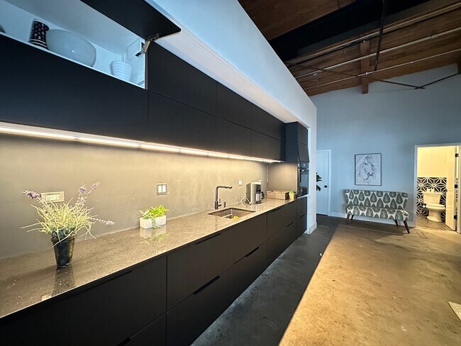 Foto del edificio - 3134 W Carroll Ave