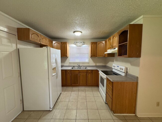 Building Photo - 360 Virtual Tour Available