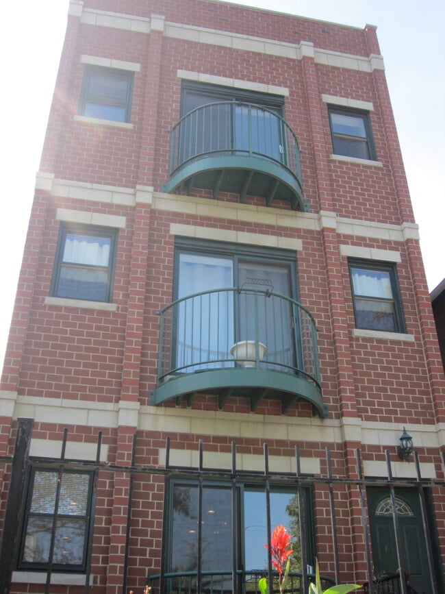 Building Photo - 2844 N Hamlin Ave