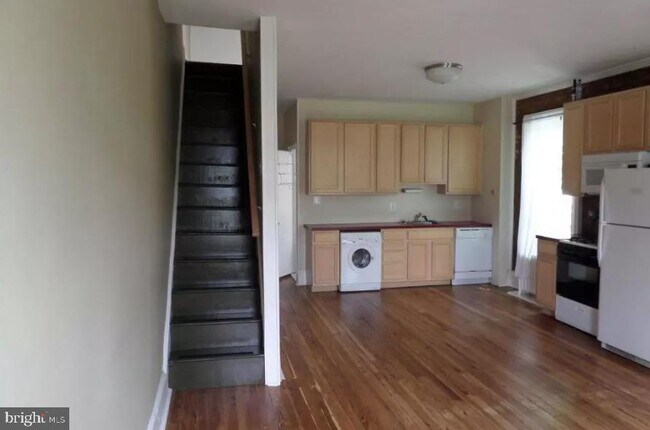 Foto del edificio - 7611 Ridge Ave