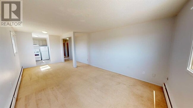 Building Photo - 9656-9656 Hillcrest Dr