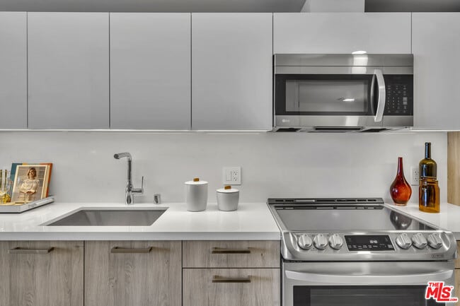 Foto del edificio - 2801 Sunset Pl