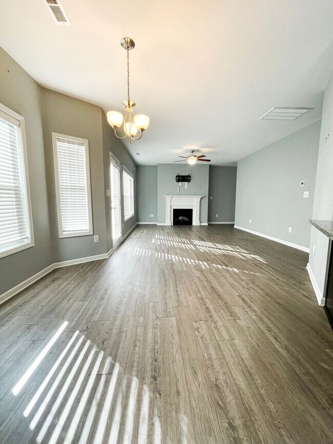 Building Photo - 3 Bedroom 2.5 Bathroom Home - Pets Okay