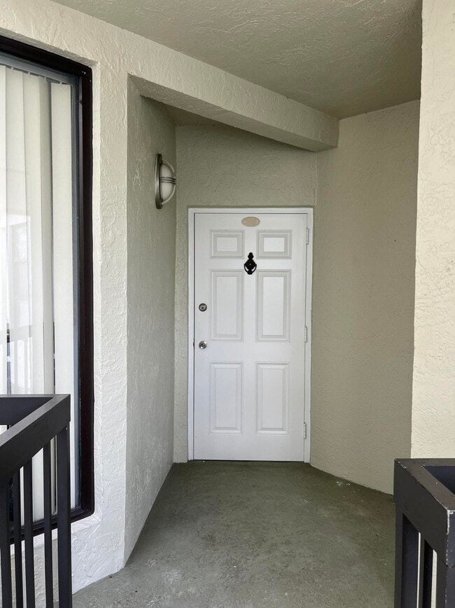 Building Photo - 6417 La Costa Dr